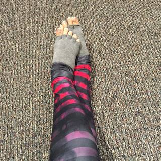 Rhonda Shear feet photo thumbnail