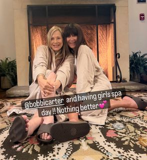 Rhonda Shear feet photo 1