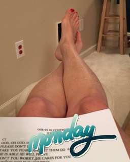 Rhonda Vincent feet photo 9