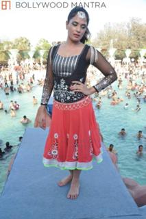 Richa Chadha feet photo thumbnail