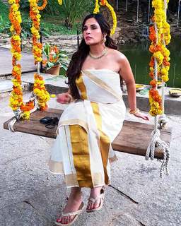 Richa Chadha feet photo thumbnail