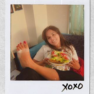 Richa Chadha feet photo thumbnail