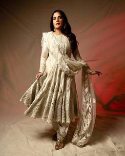Richa Chadha feet photo thumbnail