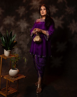 Richa Chadha feet photo thumbnail