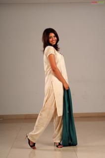 Richa Gangopadhyaya feet photo 2