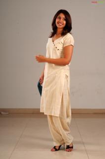 Richa Gangopadhyaya feet photo 18