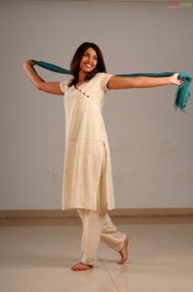 Richa Gangopadhyaya feet photo 11