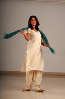 Richa Gangopadhyaya feet photo 7