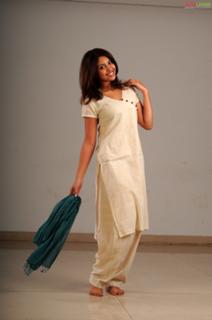 Richa Gangopadhyaya feet photo 4