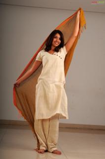 Richa Gangopadhyaya feet photo 13
