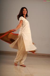 Richa Gangopadhyaya feet photo 8