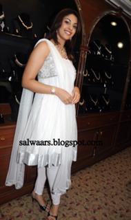 Richa Gangopadhyaya feet photo 12