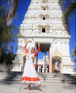 Richa Moorjani feet photo 2