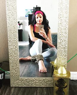 Richa Moorjani feet photo 1
