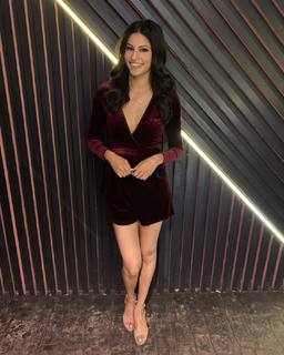 Richa Moorjani feet photo 9