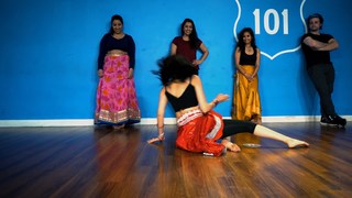 Richa Moorjani feet photo 13