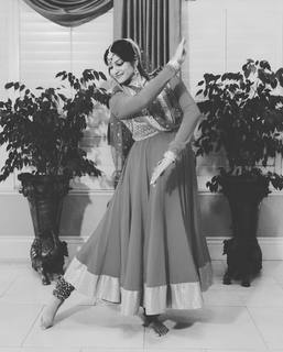 Richa Moorjani feet photo 16
