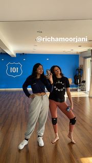 Richa Moorjani feet photo 15