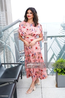 Richa Moorjani feet photo 18