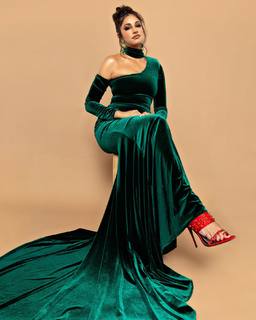 Richa Moorjani feet photo 1