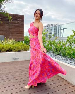 Richa Moorjani feet photo 6