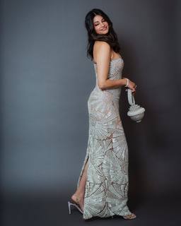 Richa Moorjani feet photo 7