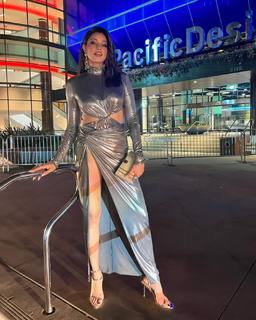 Richa Moorjani feet photo 5