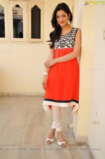 Richa Panai feet photo 7