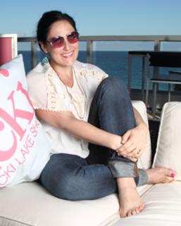 Ricki Lake feet photo thumbnail