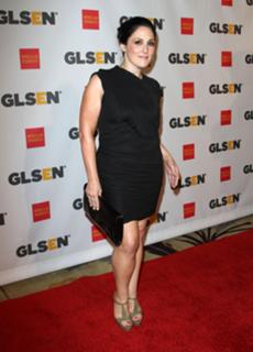 Ricki Lake feet photo thumbnail