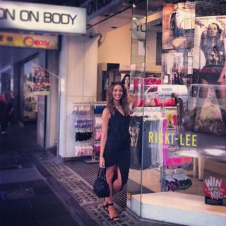 Ricki-Lee Coulter feet photo 7