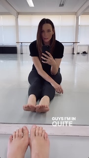 Ricki-Lee Coulter feet photo 5