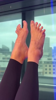 Ricki-Lee Coulter feet photo 1