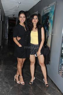 Riddhi Dogra feet photo 5
