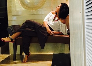 Riddhi Dogra feet photo 20