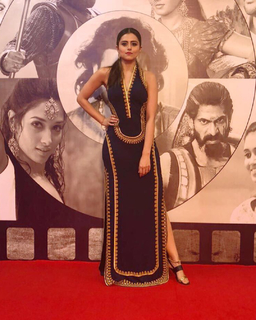 Riddhi Dogra feet photo 10