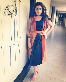 Riddhi Dogra feet photo 9
