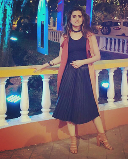 Riddhi Dogra feet photo 8