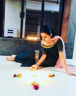 Riddhi Dogra feet photo 18