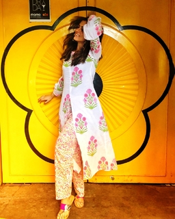 Riddhi Dogra feet photo 6