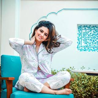 Riddhi Dogra feet photo 18