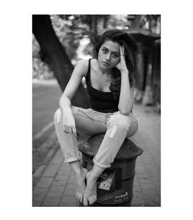 Riddhi Dogra feet photo 14