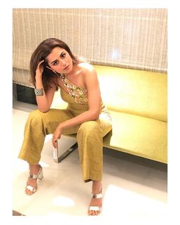 Riddhi Dogra feet photo 5