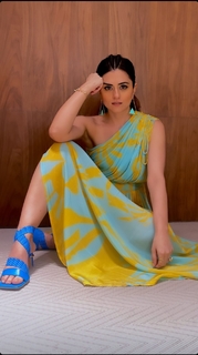 Riddhi Dogra feet photo 8
