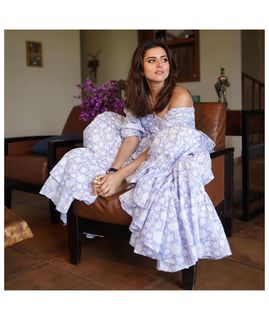 Riddhi Dogra feet photo 6