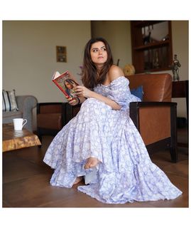 Riddhi Dogra feet photo 5