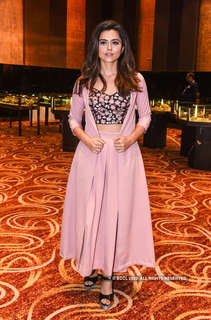 Riddhi Dogra feet photo 11