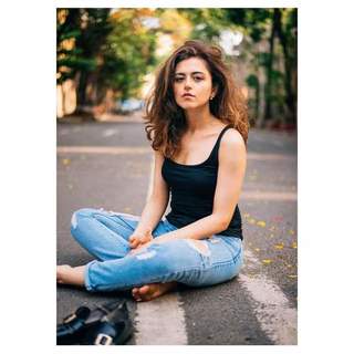 Riddhi Dogra feet photo 10