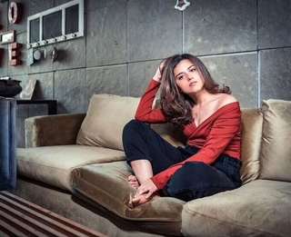 Riddhi Dogra feet photo 5
