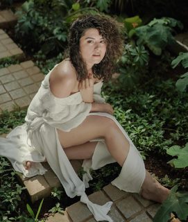 Riddhi Dogra feet photo 12